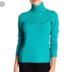 HUGE PRICE DROP!! InCashmere emerald shine turtleneck NEVER worn